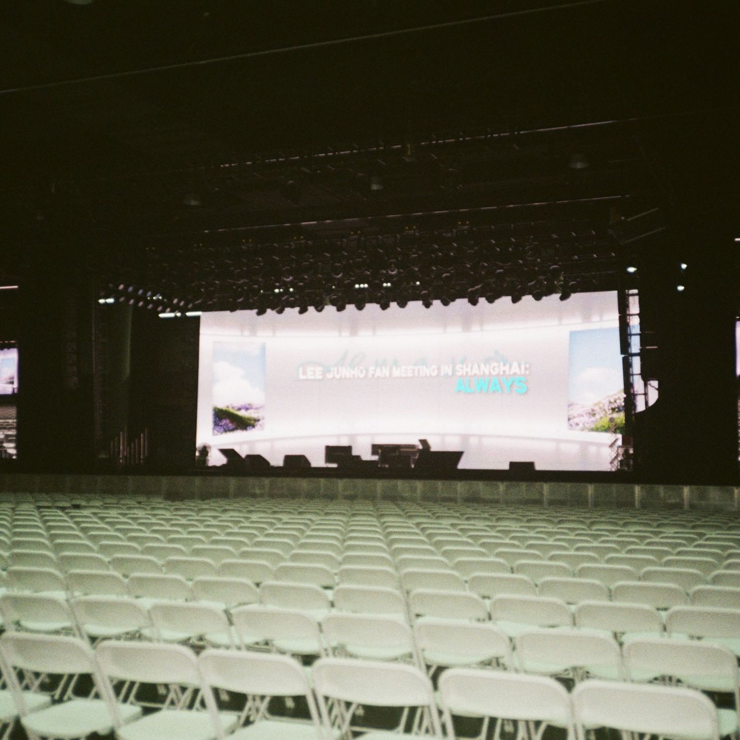 イ・ジュノの最近の活動ショット