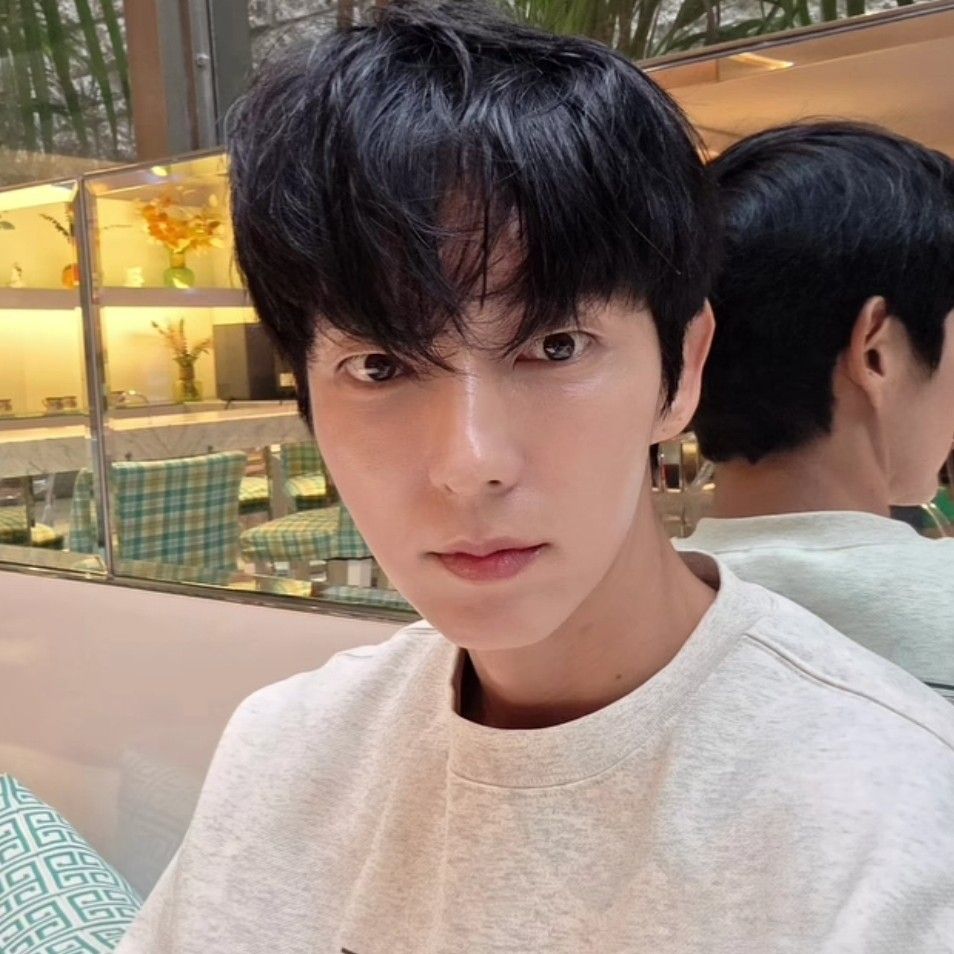 Behind-the-scenes cut of Lee Joongi