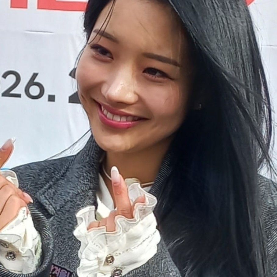 Behind-the-scenes cut of Kim Soyeon (2004)