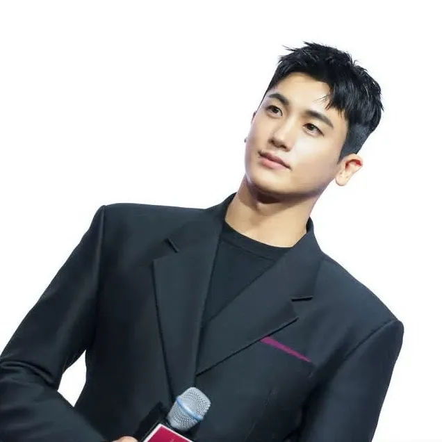Behind-the-scenes cut of Park Hyungsik