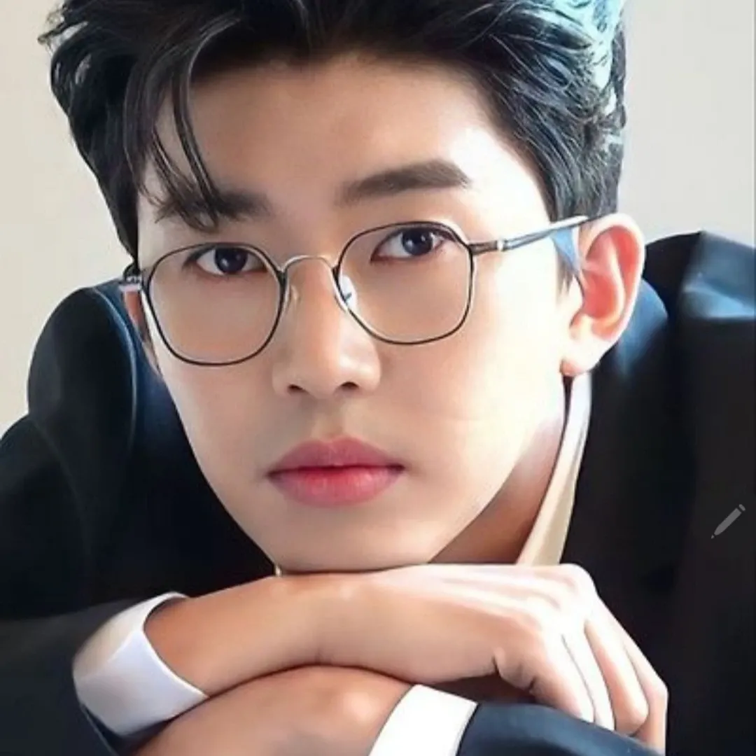 Behind-the-scenes cut of Lim Youngwoong