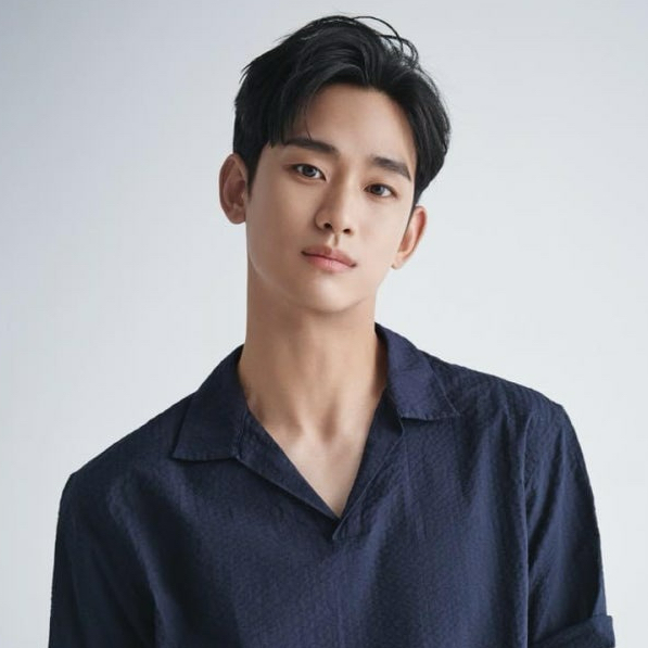 粉絲拍下的金秀賢瞬間