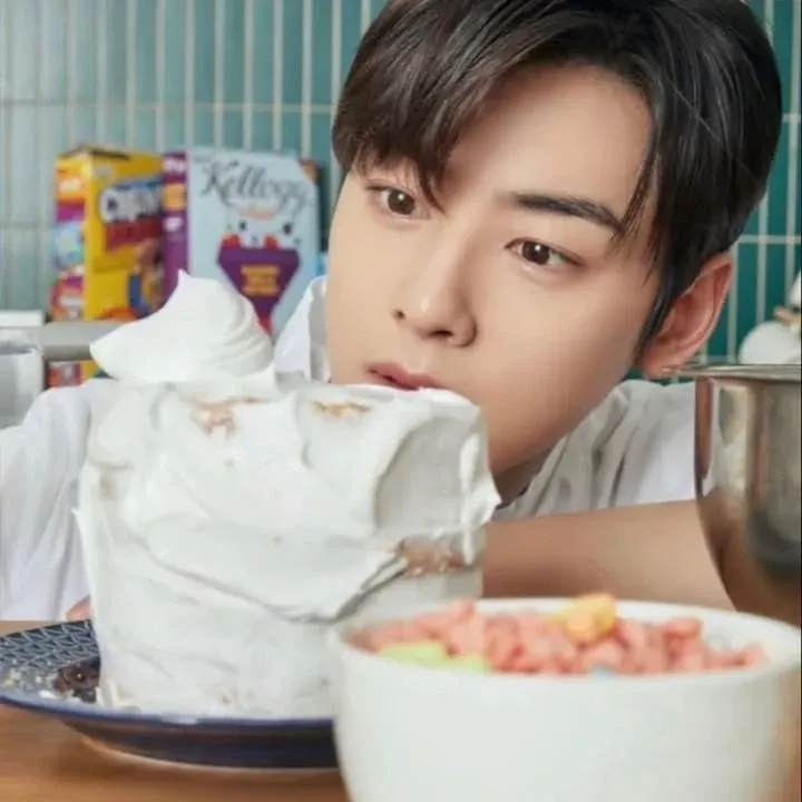 Latest photo of Cha Eunwoo