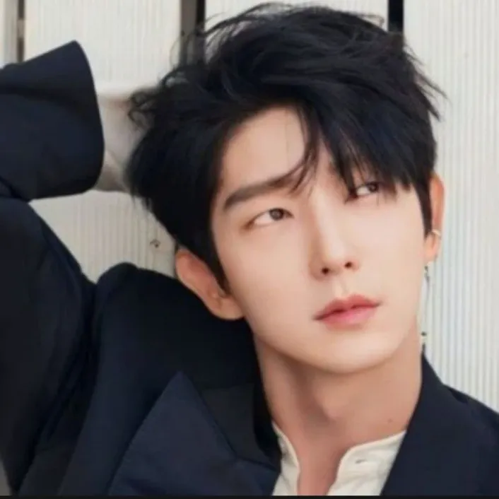 A moment captured by a fan of Lee Joongi