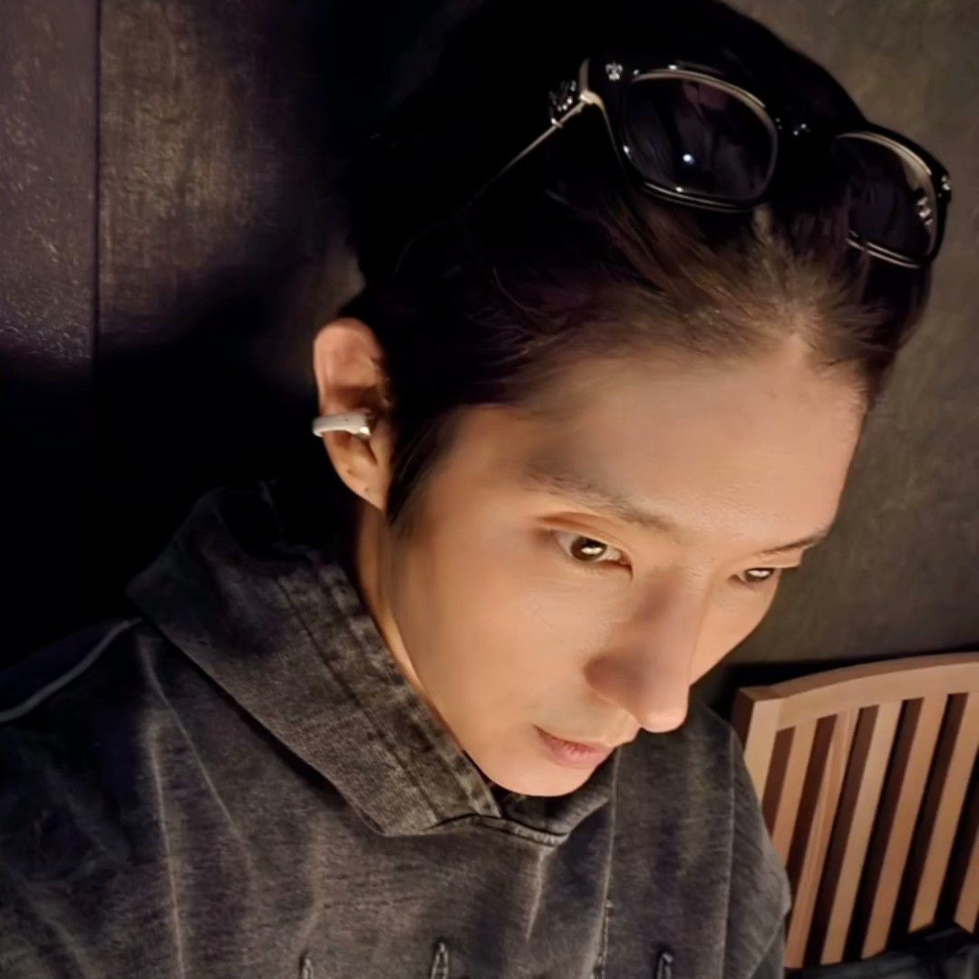 A moment captured by a fan of Lee Joongi