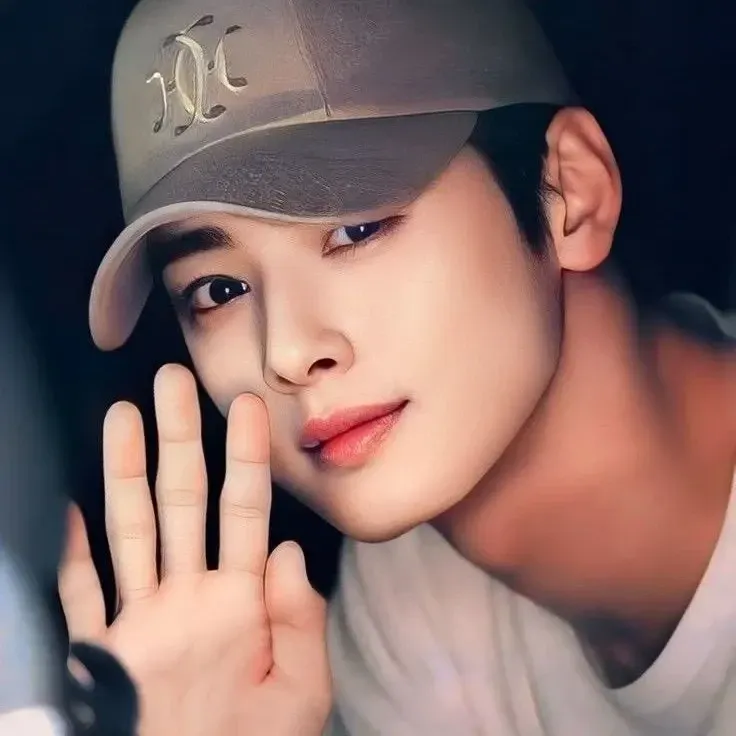 Recent activity shot of Cha Eunwoo