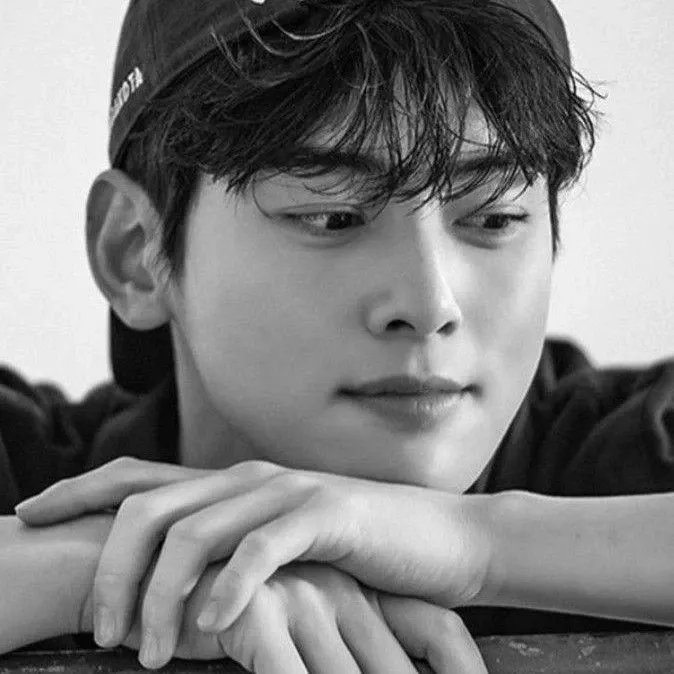 A moment captured by a fan of Cha Eunwoo