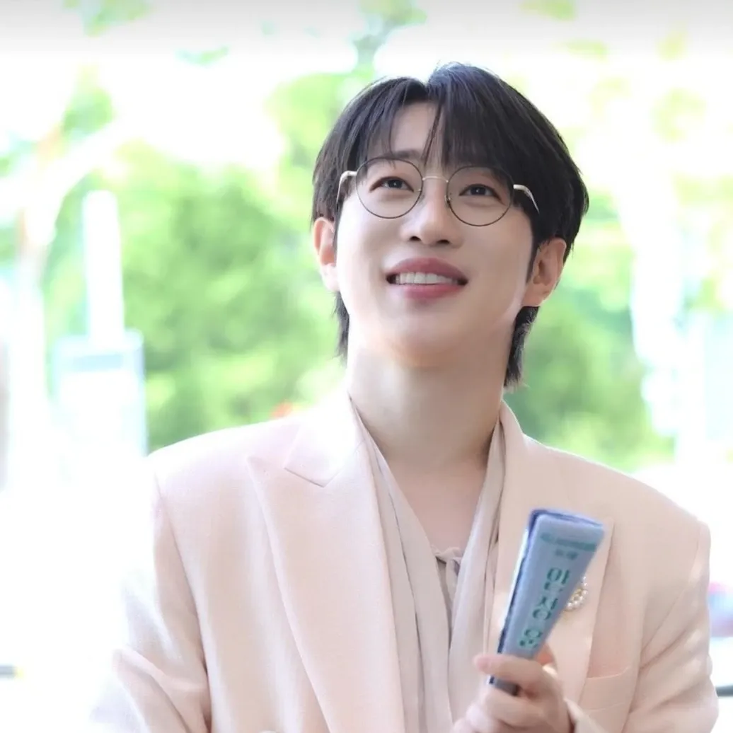 Behind-the-scenes cut of An Sunghoon