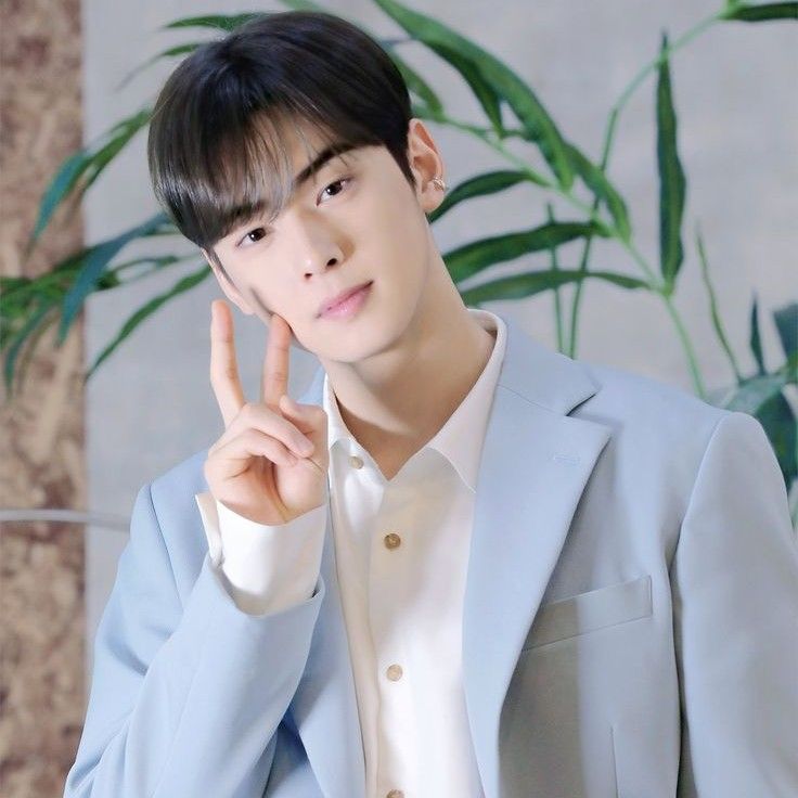 Latest photo of Cha Eunwoo