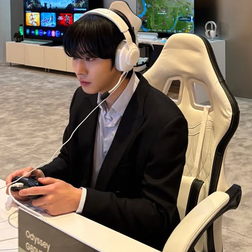 Foto kegiatan terbaru dari Ahn Hyoseop