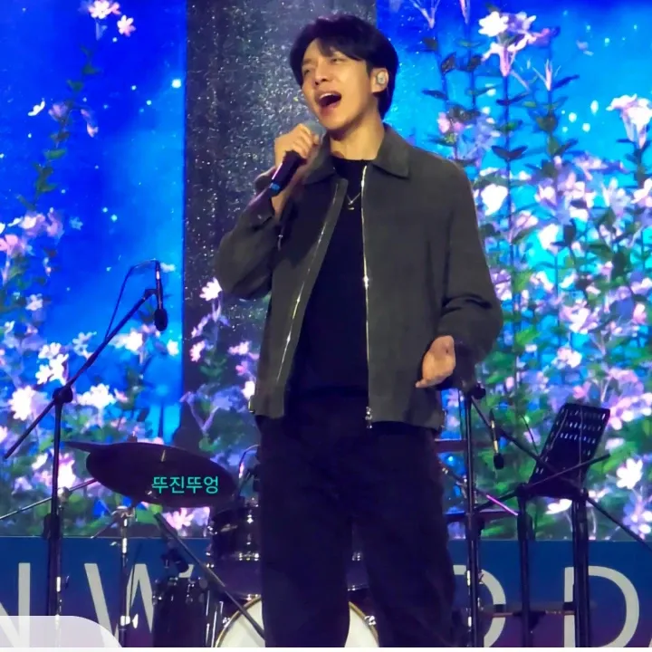 Momen yang diabadikan oleh penggemar Lee Seunggi