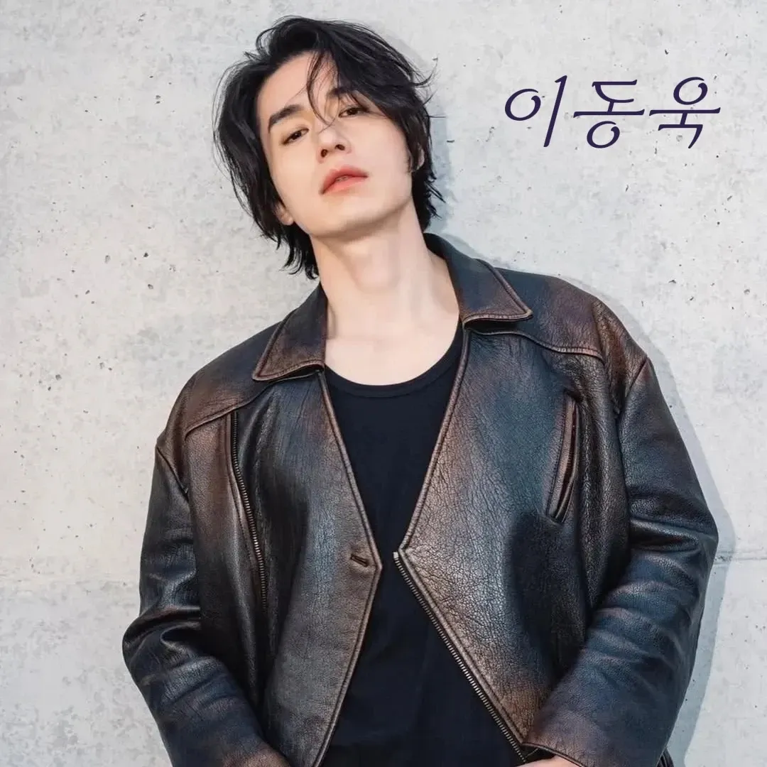 Recent activity shot of Lee Dongwook