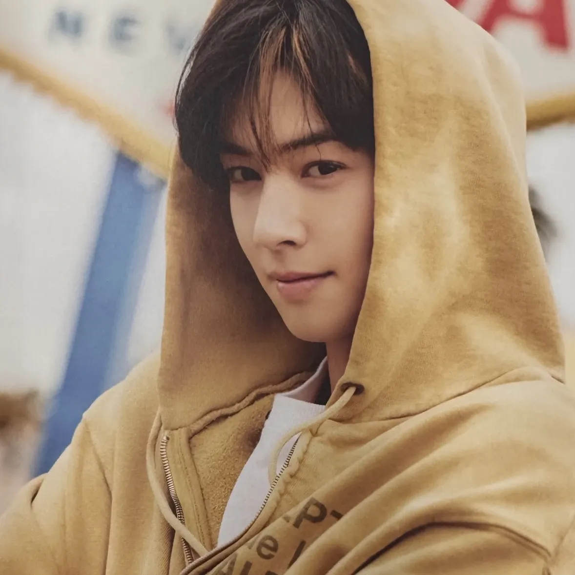 Behind-the-scenes cut of Cha Eunwoo