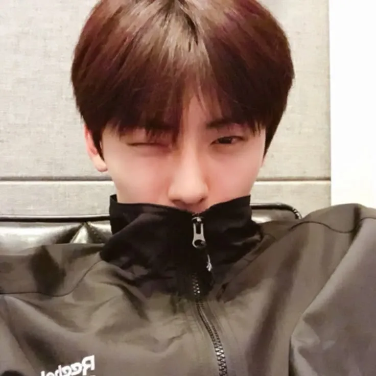 Recent activity shot of Hwang Minhyun