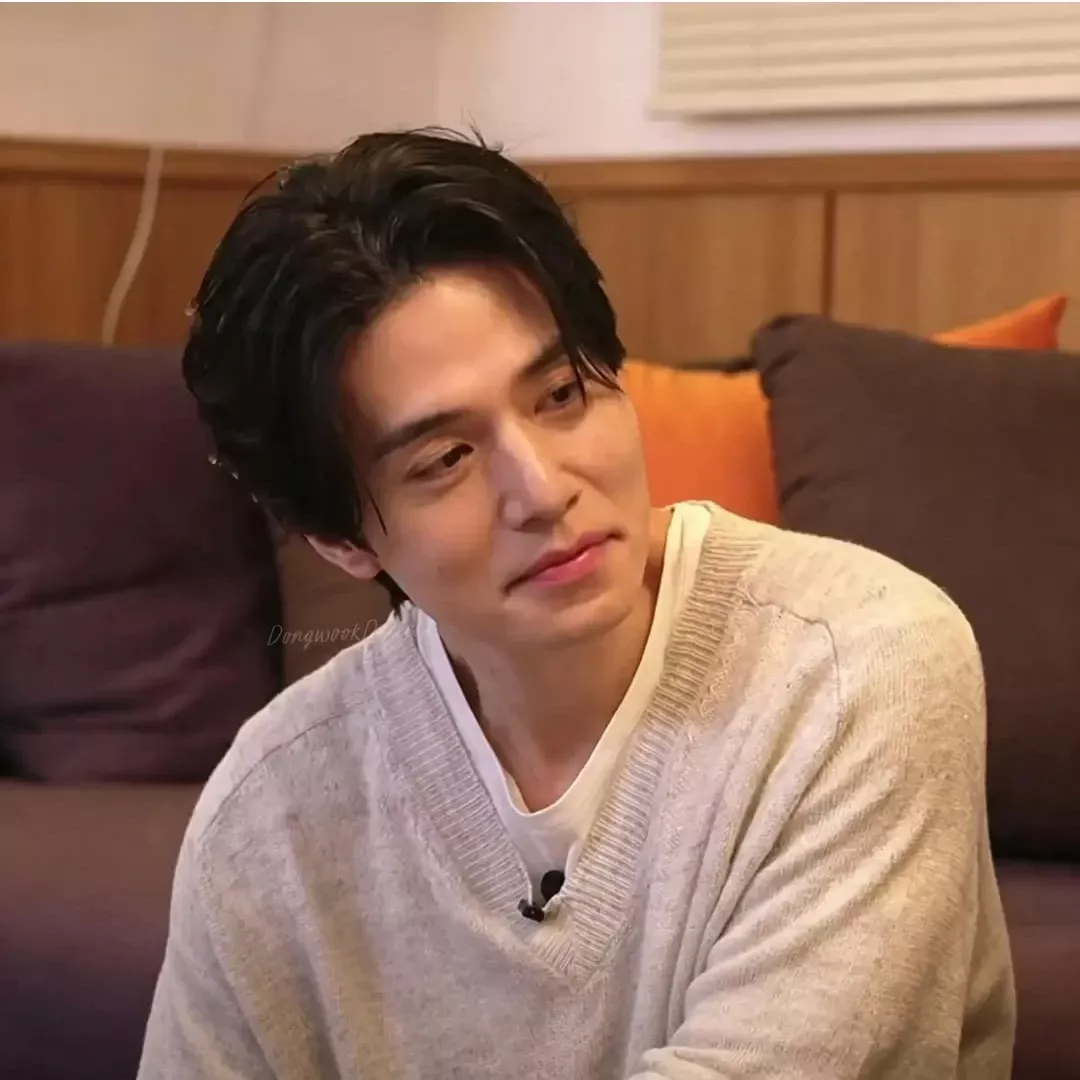 Behind-the-scenes cut of Lee Dongwook