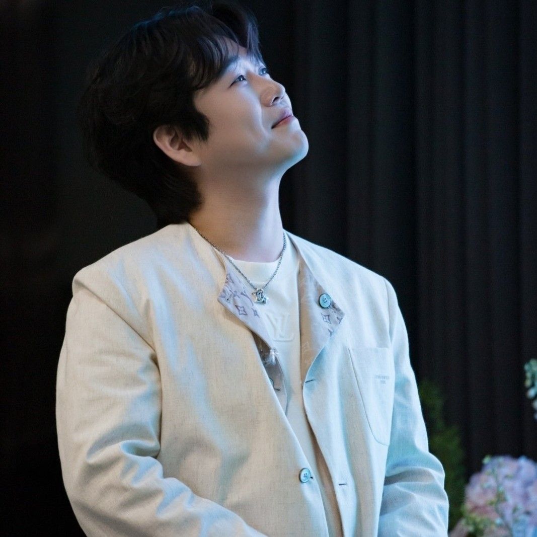 Behind-the-scenes cut of Hwang Youngwoong