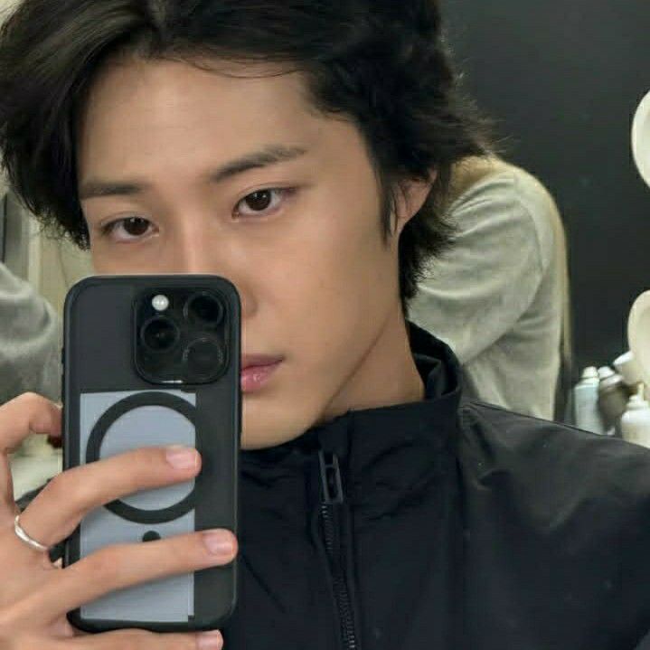 Behind-the-scenes cut of Lee Jongwon