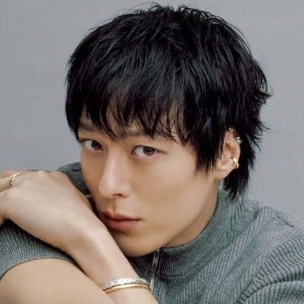 오늘 최애돌셀럽에서 빛나는 장기용의 대표 사진