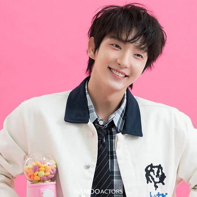 Behind-the-scenes cut of Lee Joongi