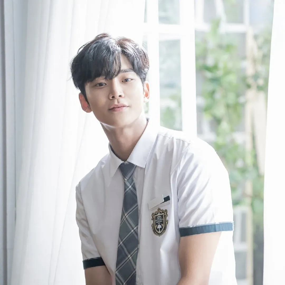 Foto kegiatan terbaru dari Rowoon