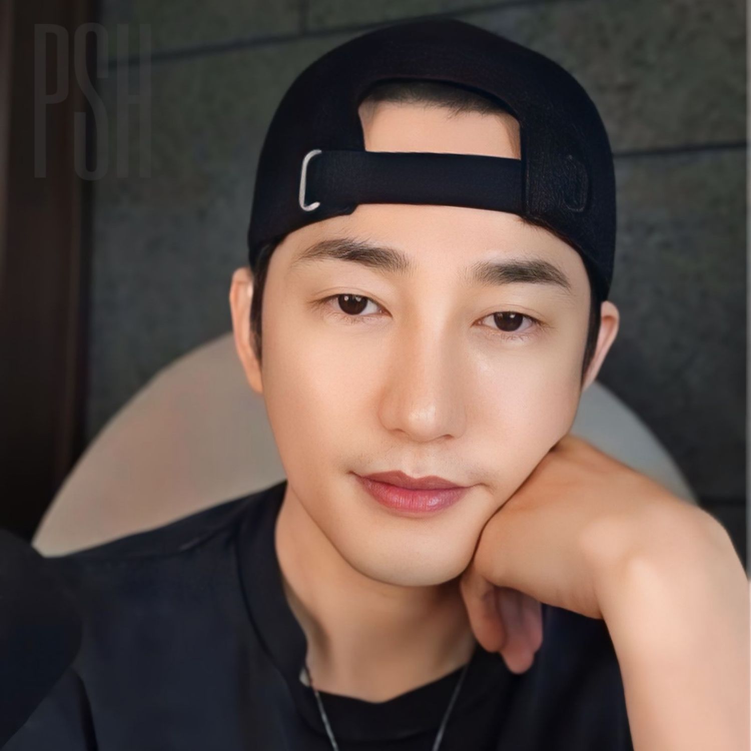 Behind-the-scenes cut of Park Sihoo