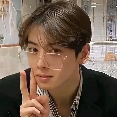 A moment captured by a fan of Cha Eunwoo