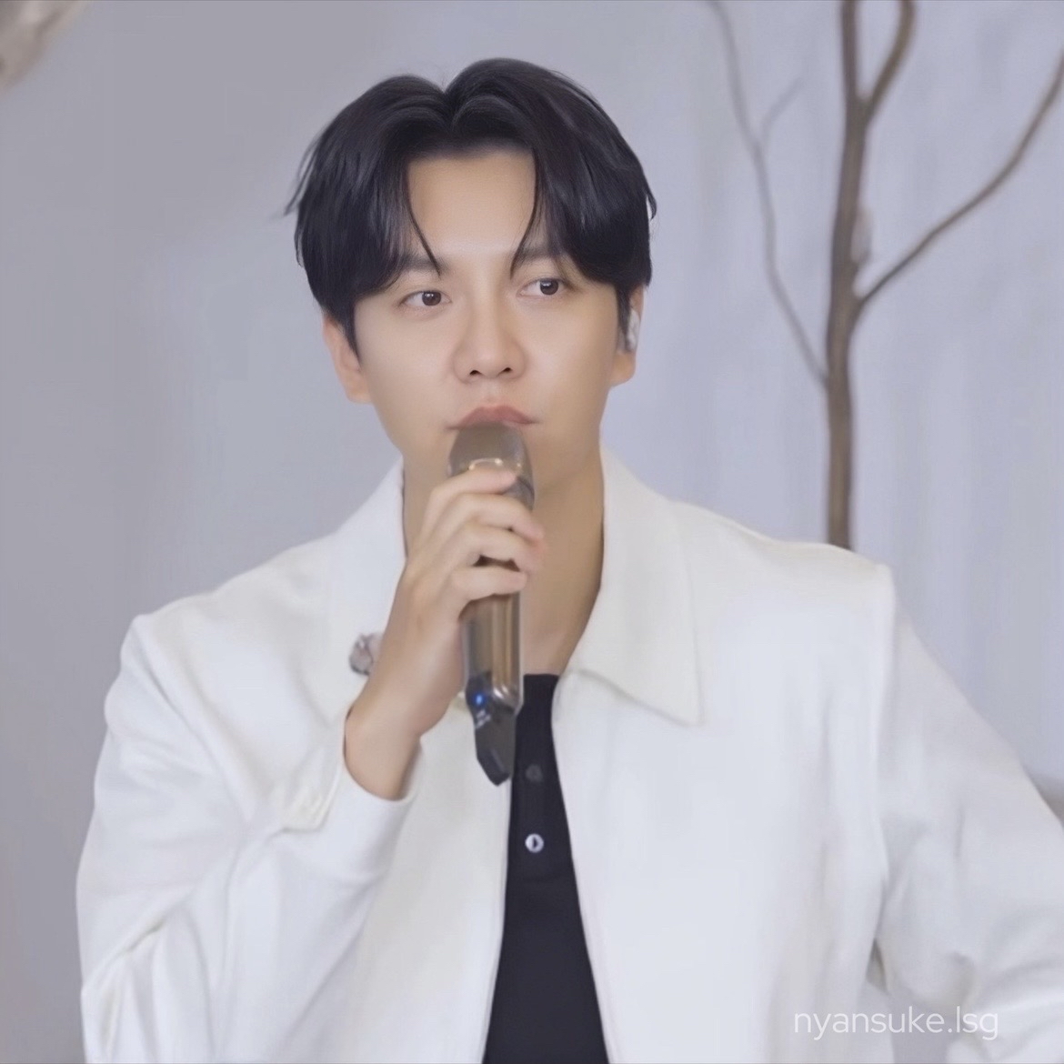 Behind-the-scenes cut of Lee Seunggi