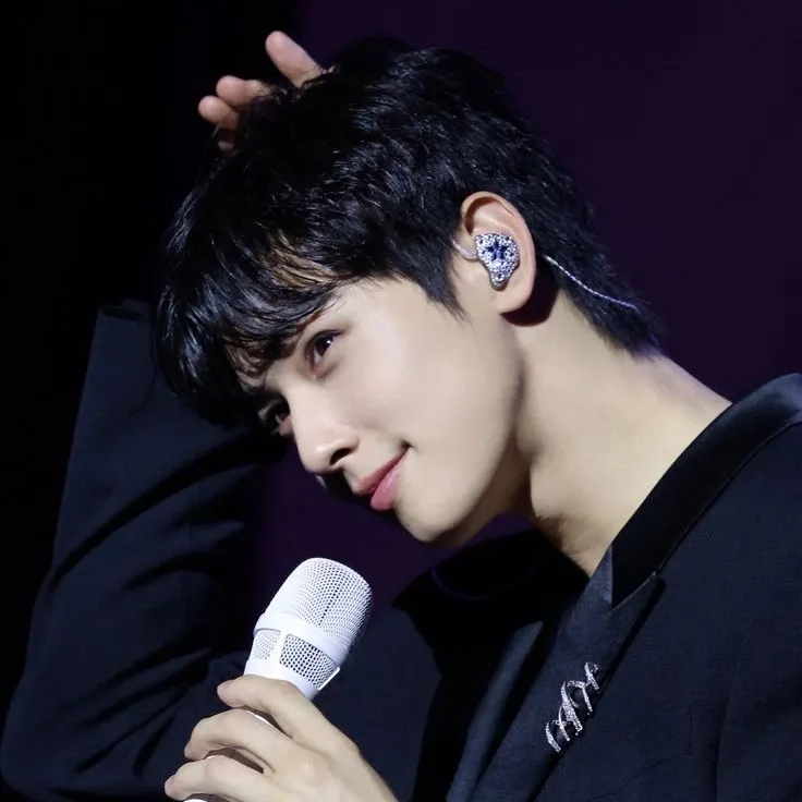 粉丝拍下的车银优瞬间