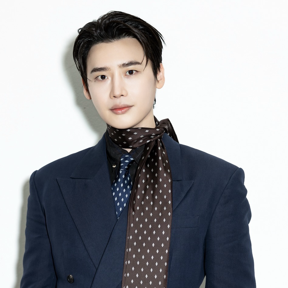 Recent activity shot of Lee Jongsuk