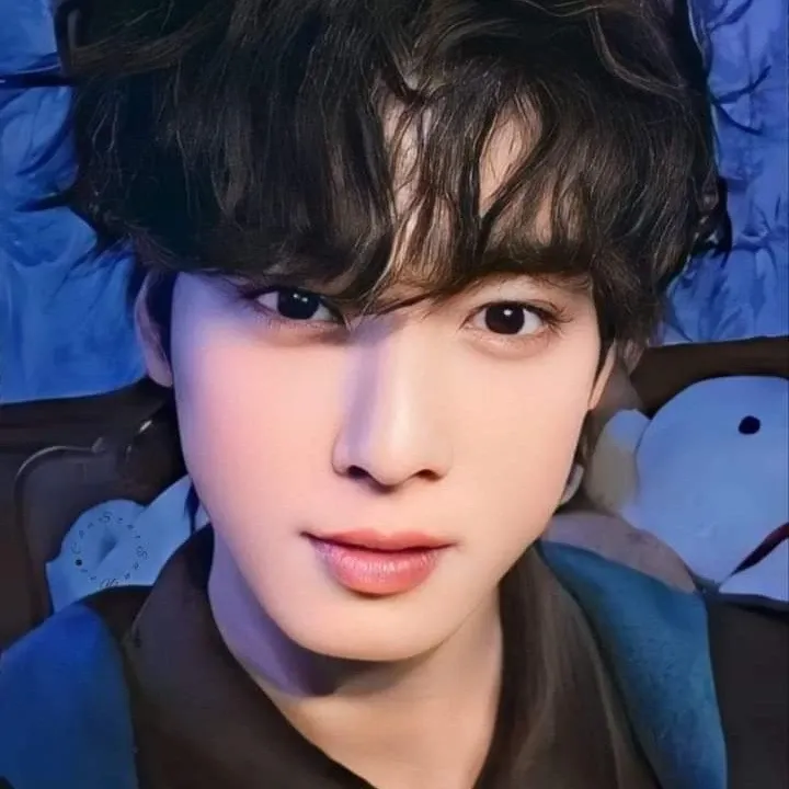 Behind-the-scenes cut of Cha Eunwoo