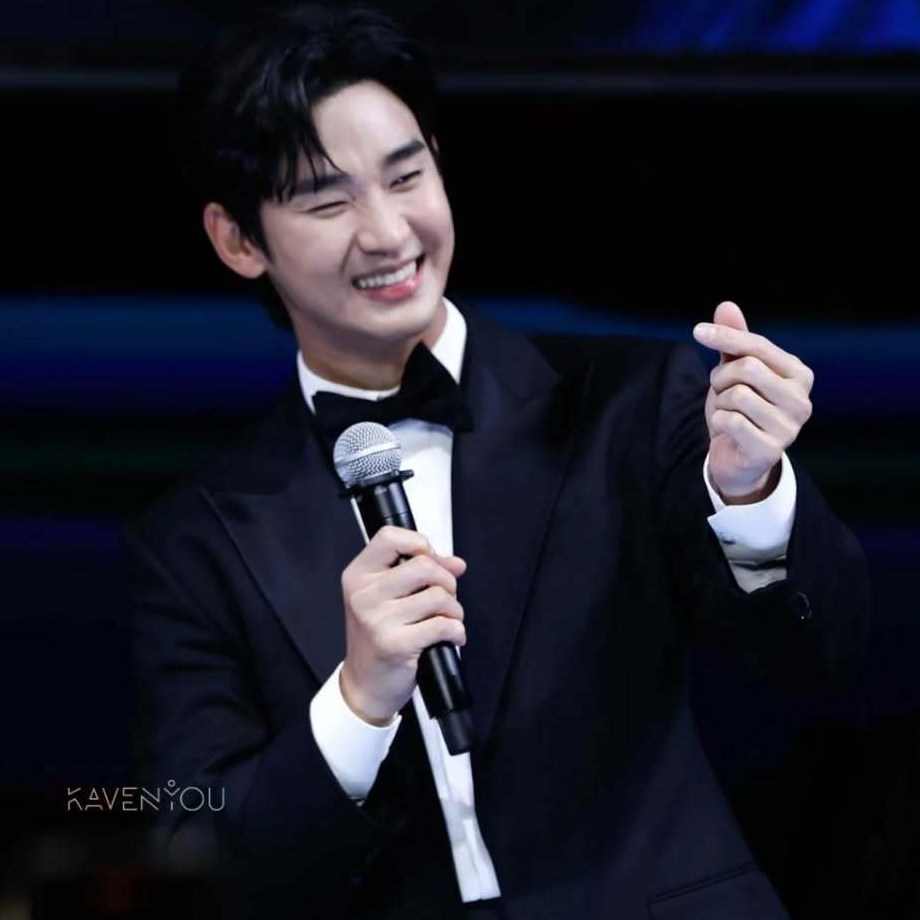 A moment captured by a fan of Kim Soohyun