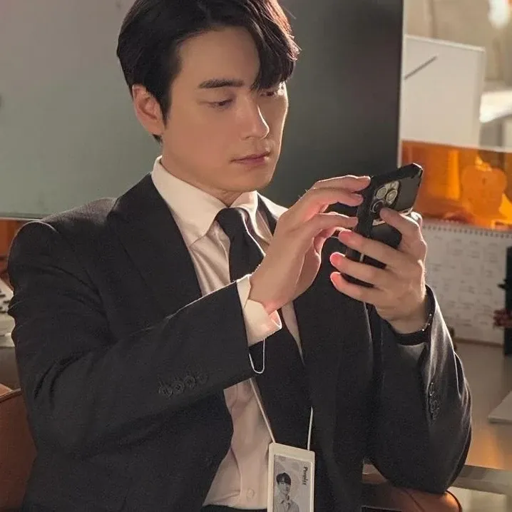A moment captured by a fan of Lee Joonhyuk