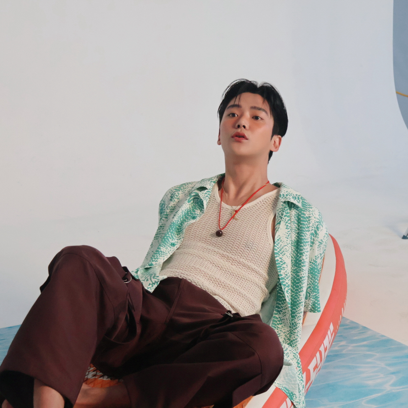 로운의 최신 사진