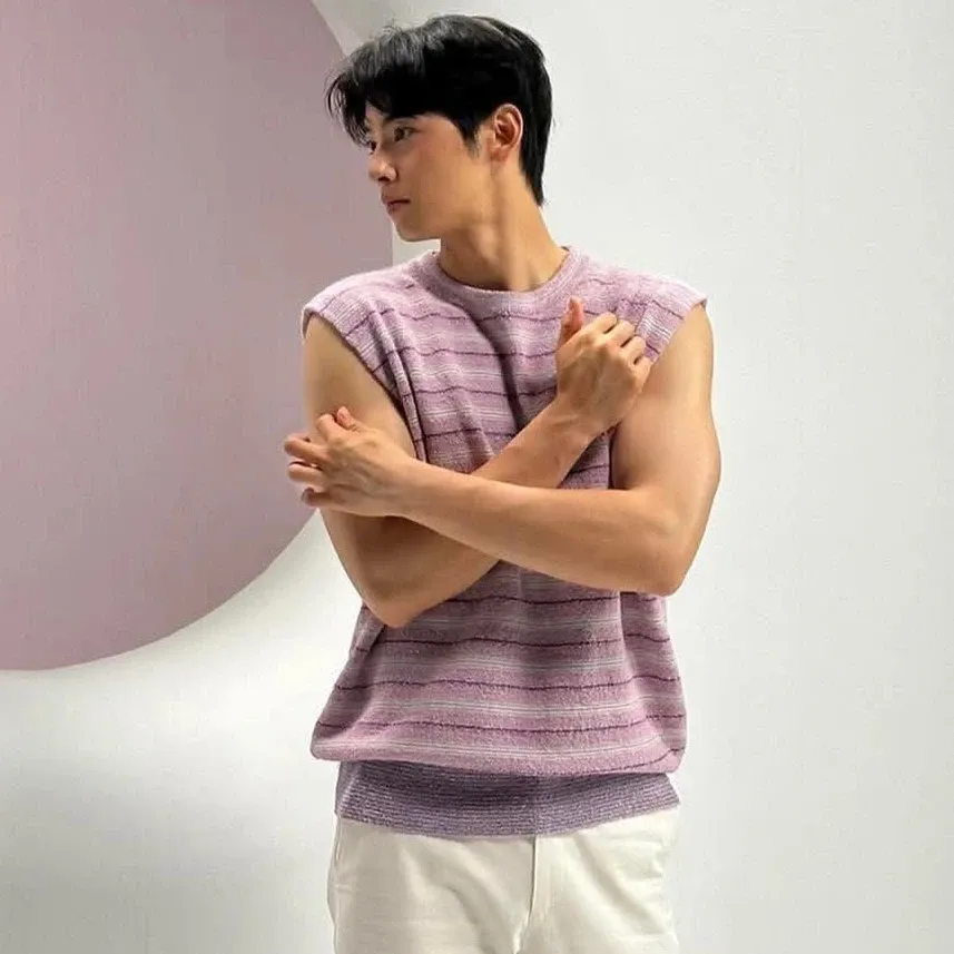 Behind-the-scenes cut of Cha Eunwoo