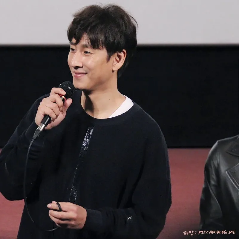 Behind-the-scenes cut of Lee Sunkyun