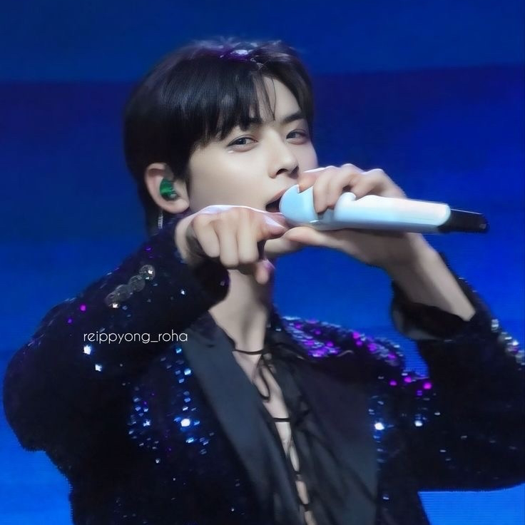 Recent activity shot of Cha Eunwoo