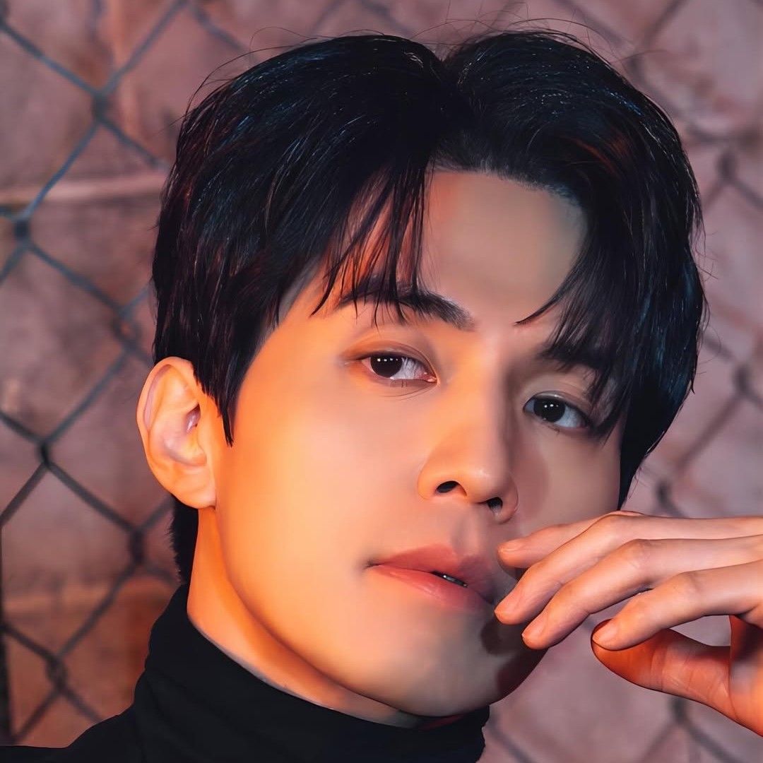 Behind-the-scenes cut of Lee Dongwook