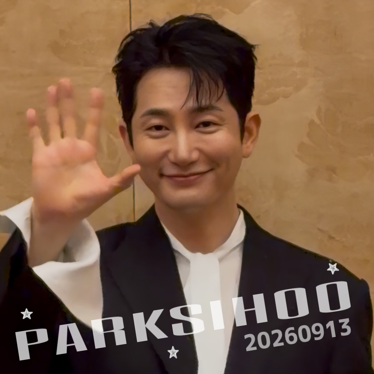 A moment captured by a fan of Park Sihoo