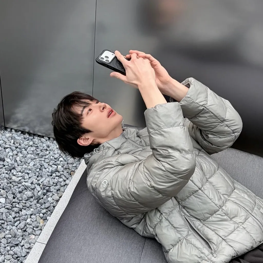 Behind-the-scenes cut of Byeon Wooseok