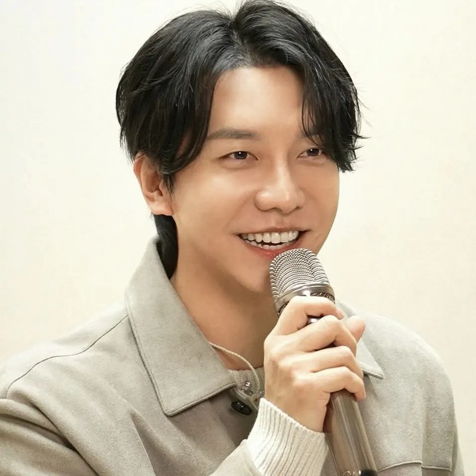 Momen yang diabadikan oleh penggemar Lee Seunggi