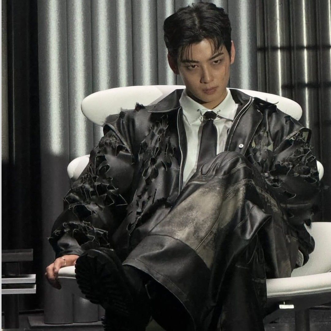 A moment captured by a fan of Cha Eunwoo