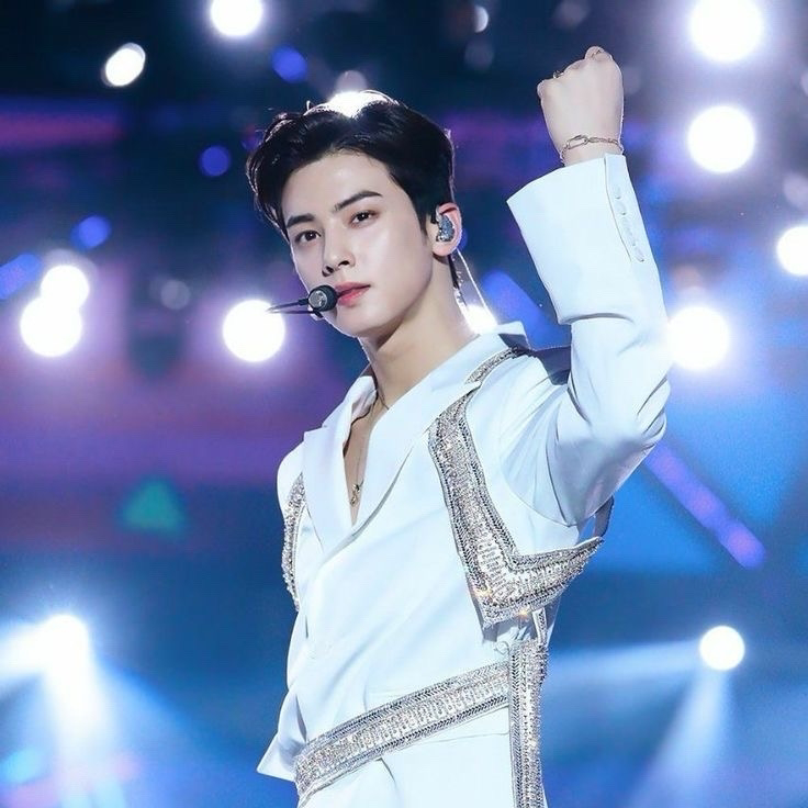 A moment captured by a fan of Cha Eunwoo