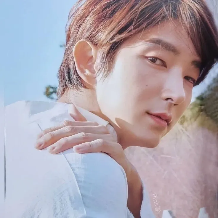 A moment captured by a fan of Lee Joongi