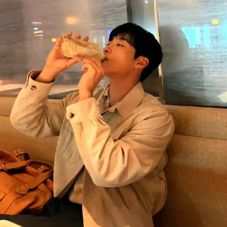 A moment captured by a fan of Woo Dohwan