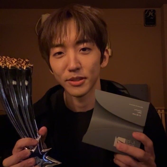 イ・スンユンのビハインドカット