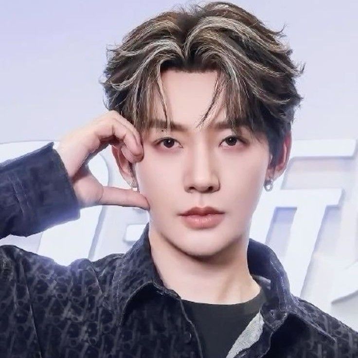 Latest photo of Deng Wei