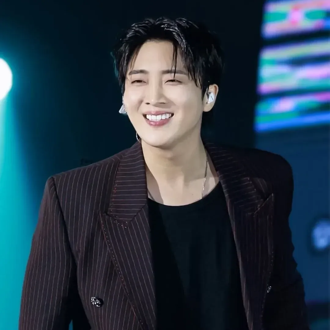 A moment captured by a fan of Hwang Yunsung