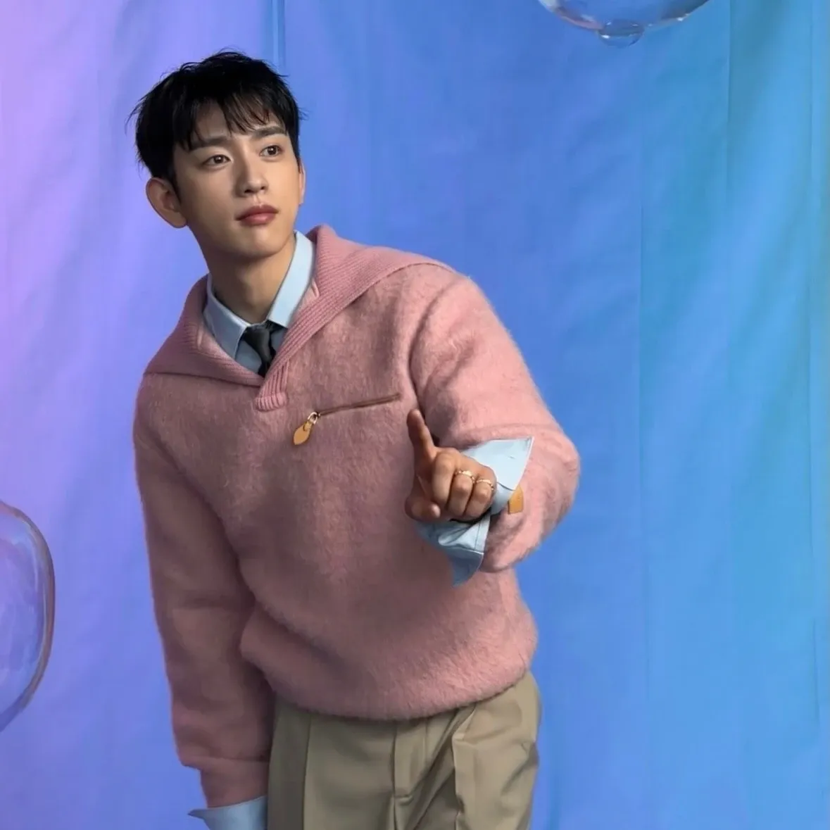 Cuplikan di balik layar dari Park Jinyoung