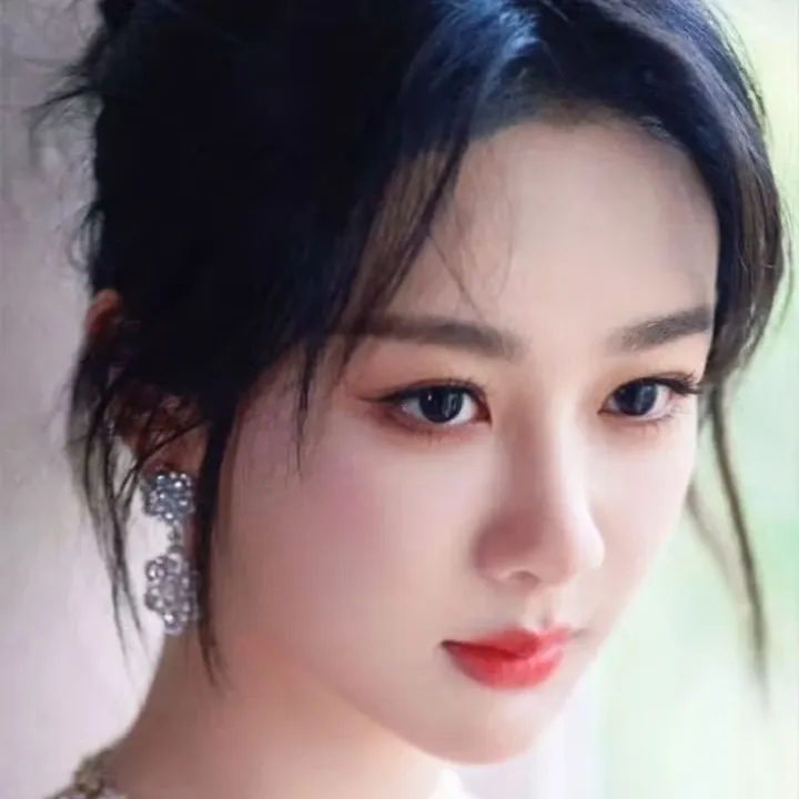 Recent activity shot of Yang Zi