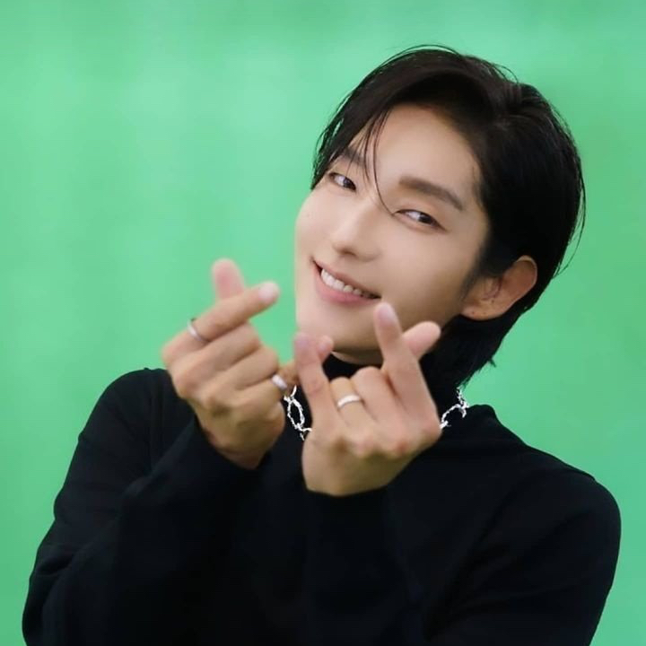 Behind-the-scenes cut of Lee Joongi